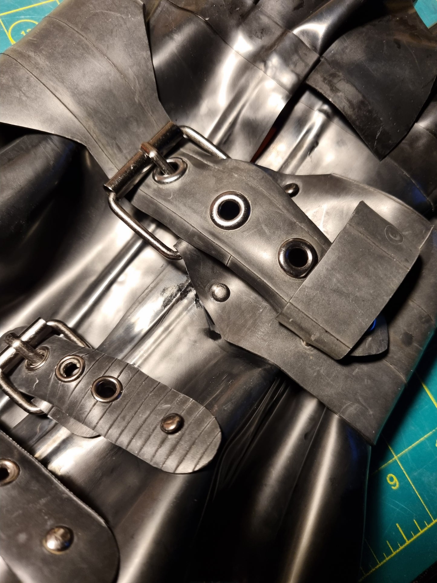 Latex & Recycle Rubber Neck Corset Collar